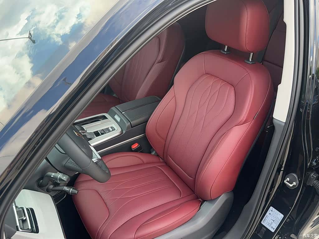 Hongqi HS5, 2025 13