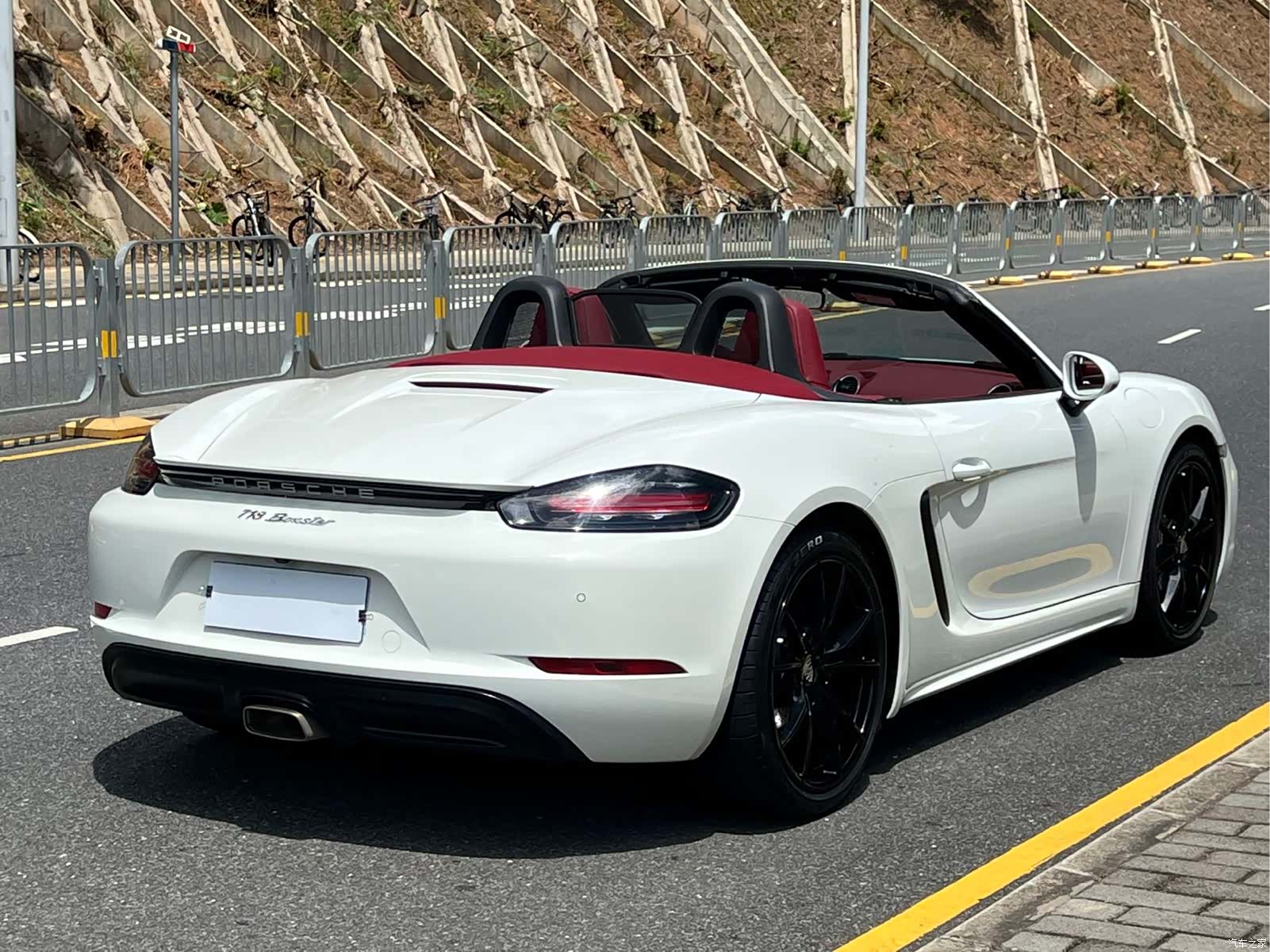 Porsche Boxster, 2023 все фото