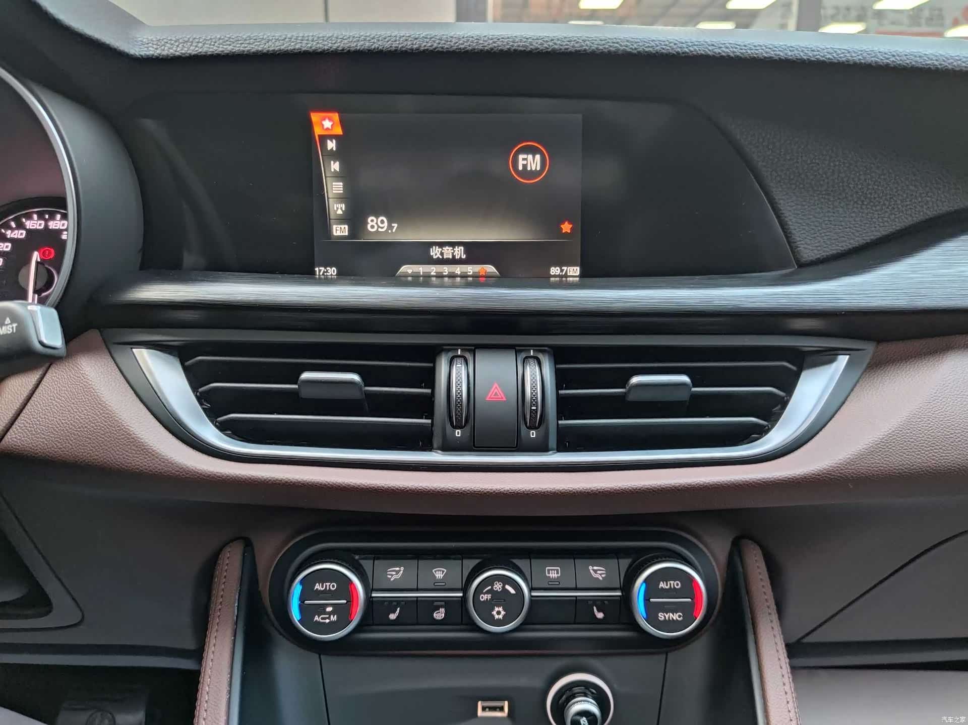 Alfa Romeo Stelvio, 2019 10