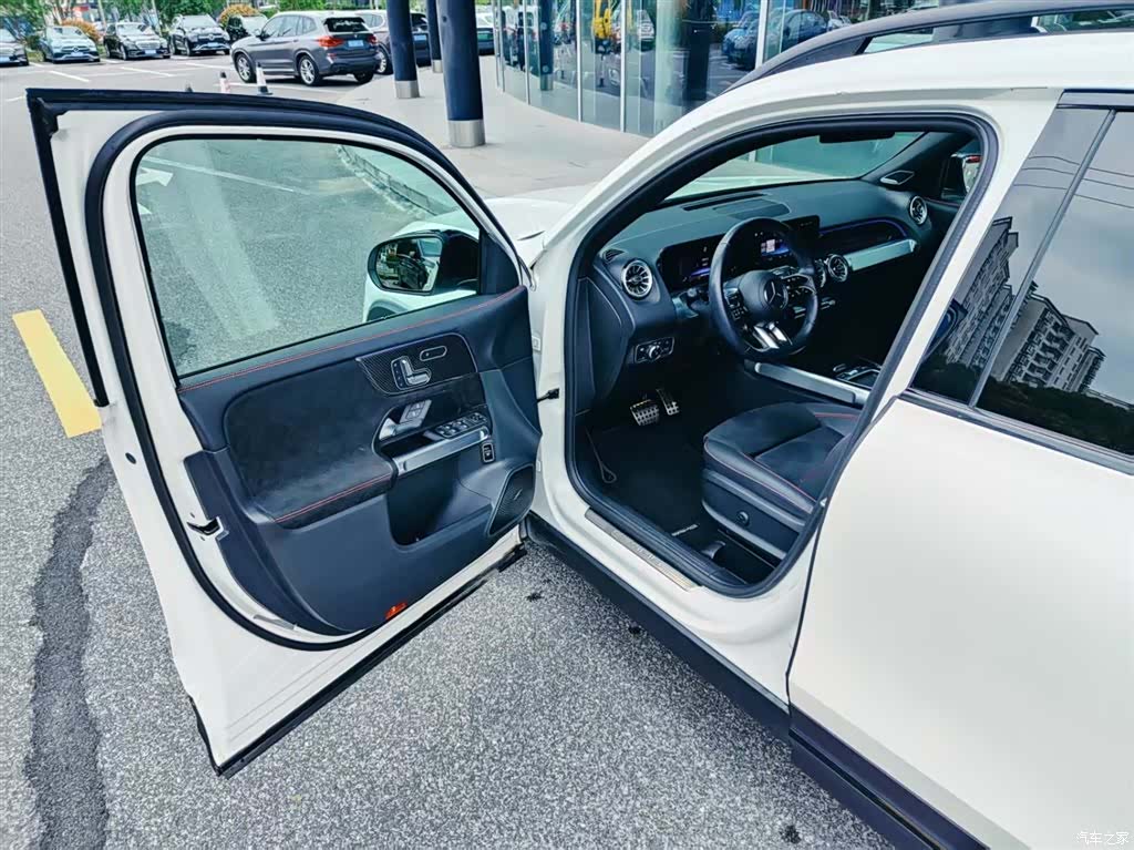 Mercedes-Benz GLB, 2025 13