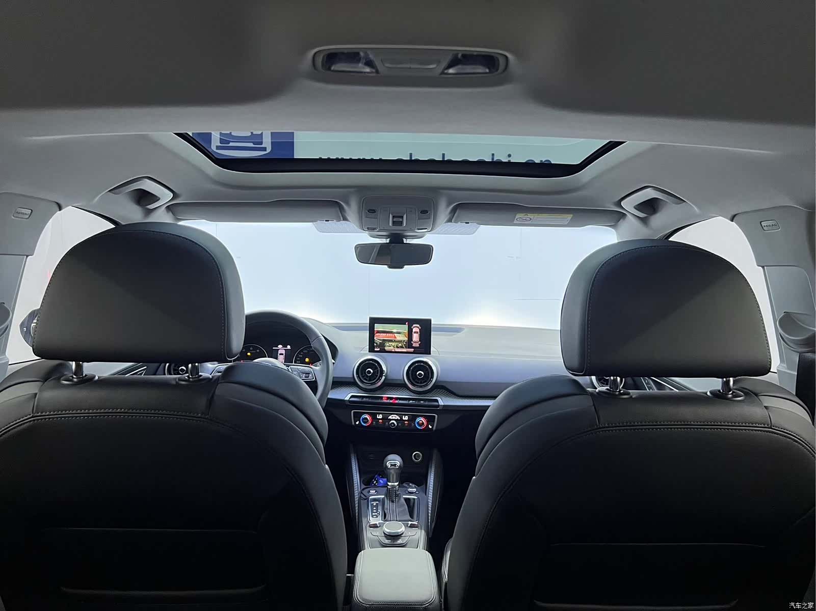 Audi Q2L, 2023 13