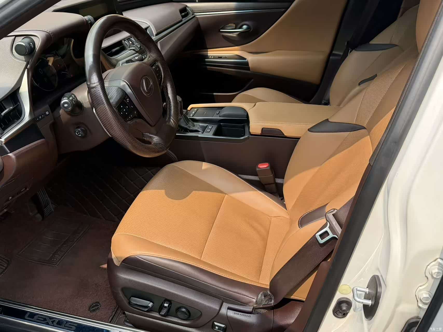 Lexus ES, 2019 4