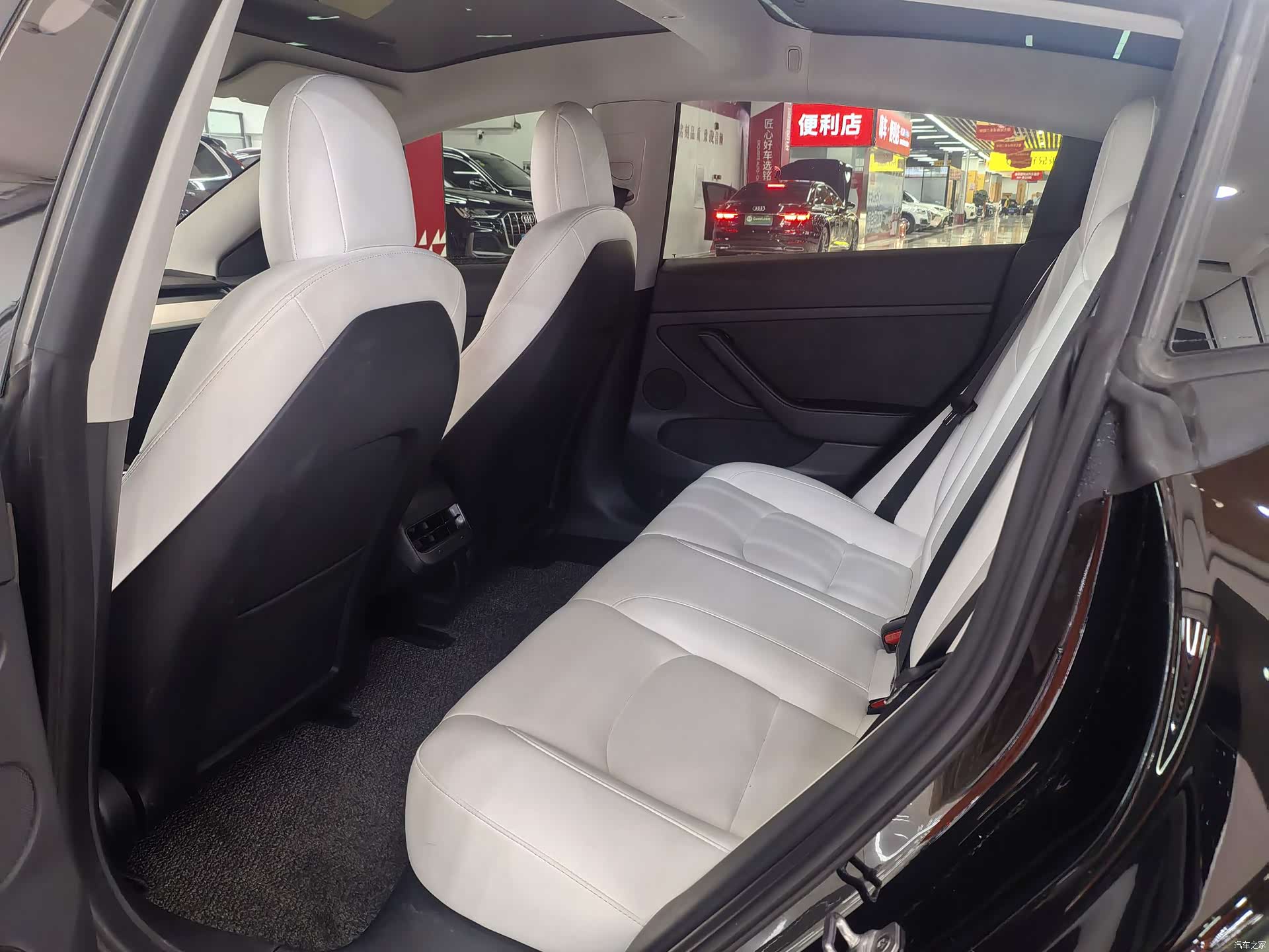 Tesla Model 3, 2022 14