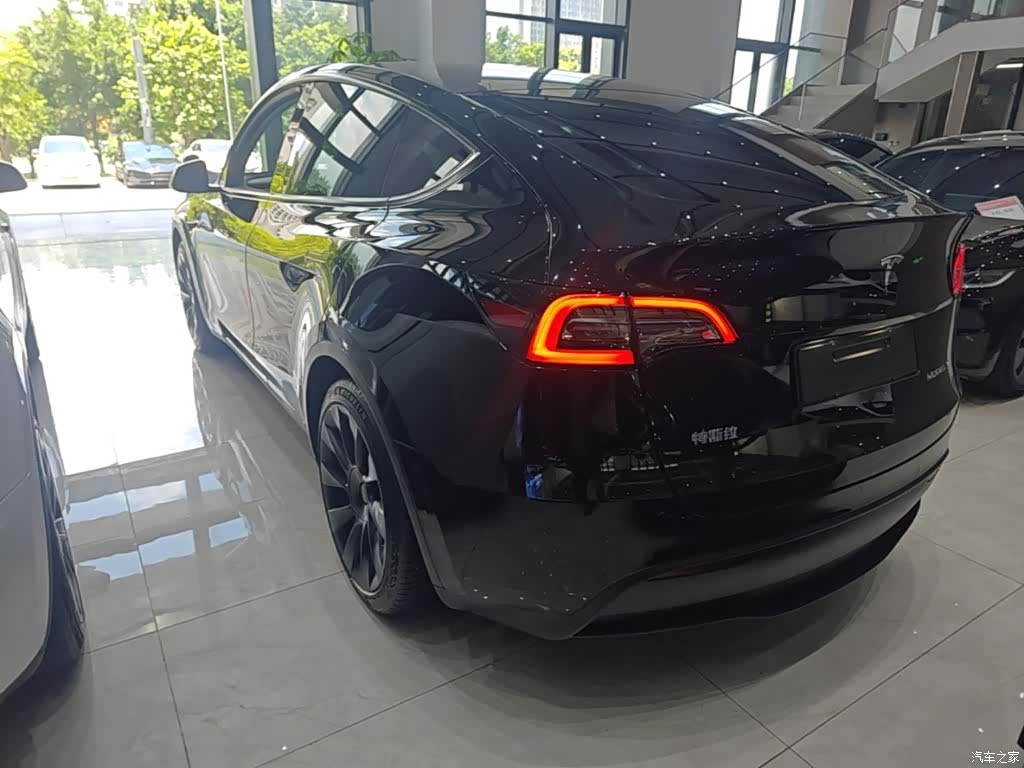 Tesla Model Y, 2022 все фото