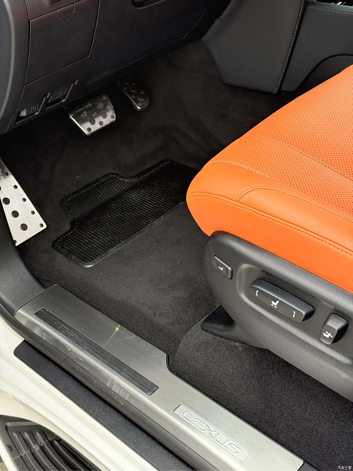 Lexus LX, 2019 11