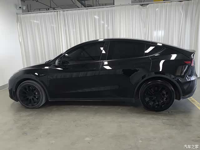 Tesla Model Y, 2021 3
