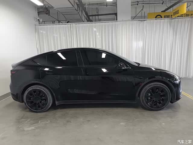 Tesla Model Y, 2021 4