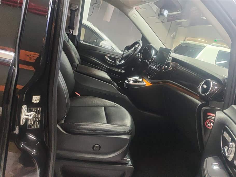 Mercedes-Benz V-class