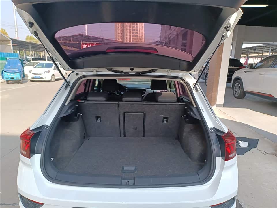 Volkswagen T-ROC exploring Songs