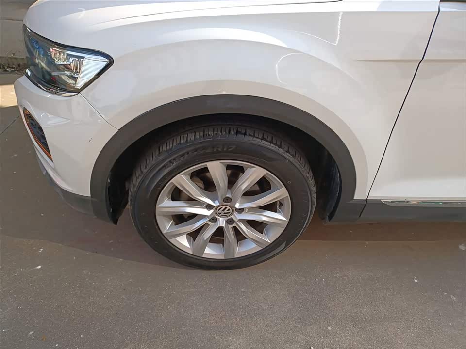 Volkswagen T-ROC exploring Songs