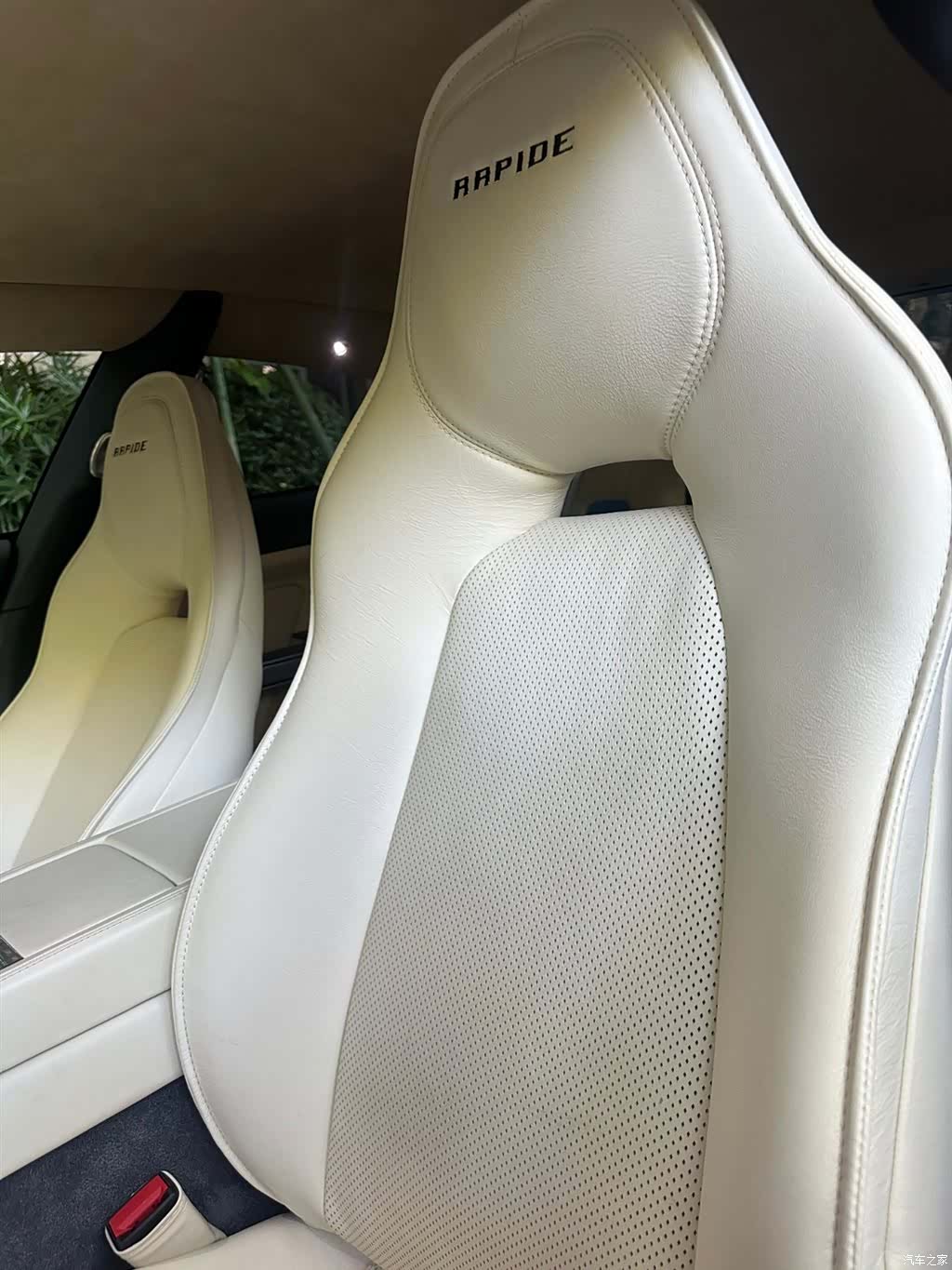 Aston Martin Rapide, 2011 13