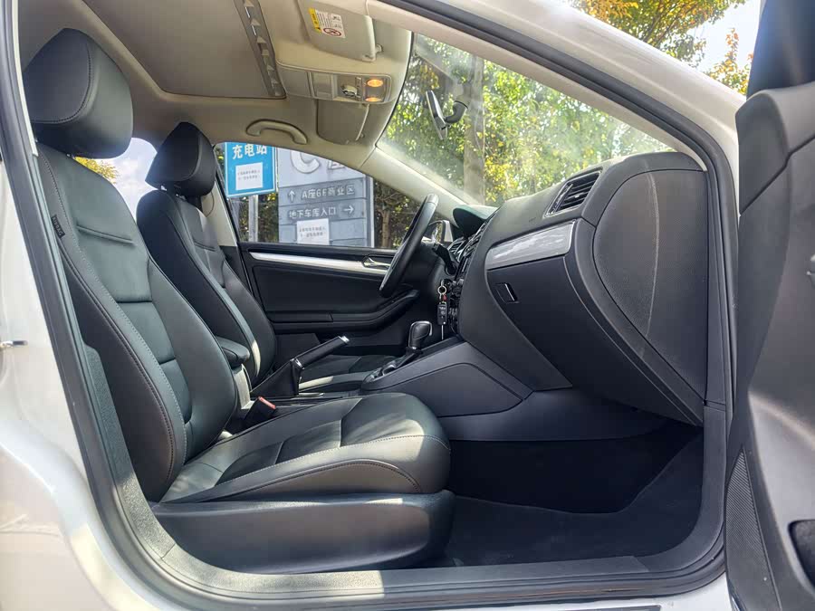 Volkswagen Sagitar 2016, фото 19