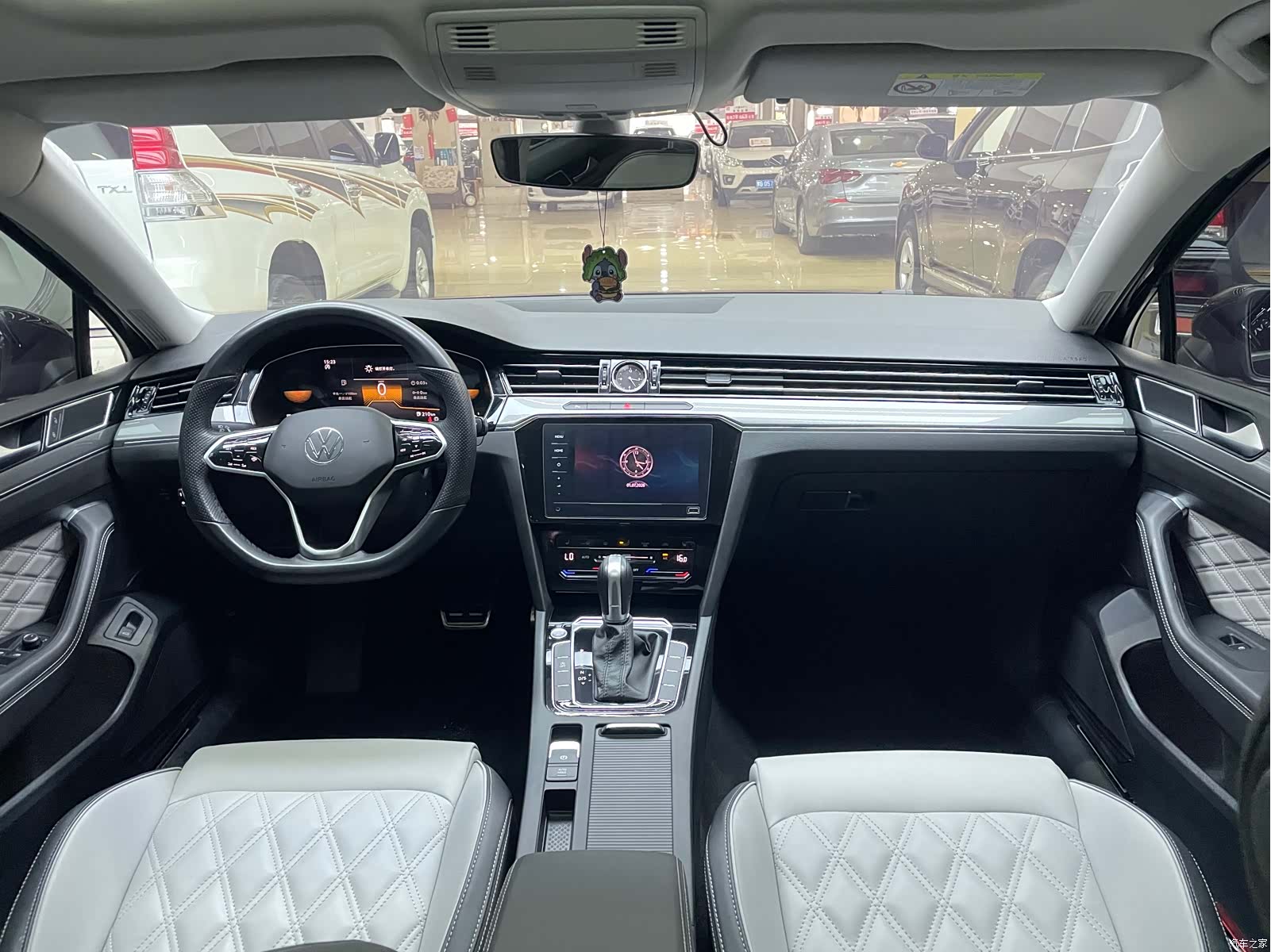 Volkswagen Magotan, 2023 все фото