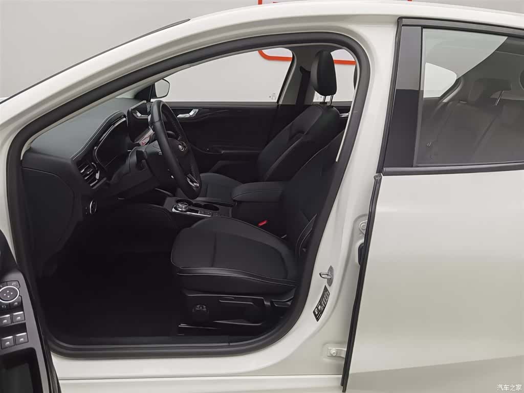 Ford Focus, 2022 10