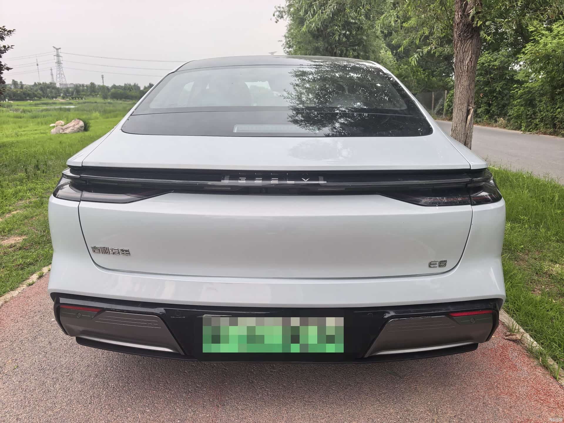 Geely E8, 2025 10