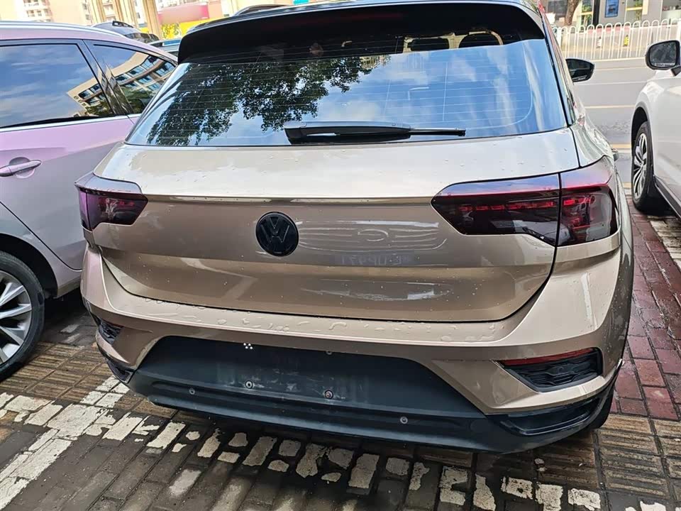 Volkswagen T-ROC exploring Songs