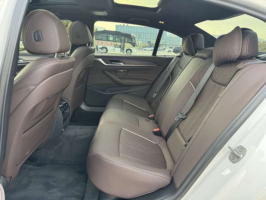 BMW 5 Series 2023, фото 10