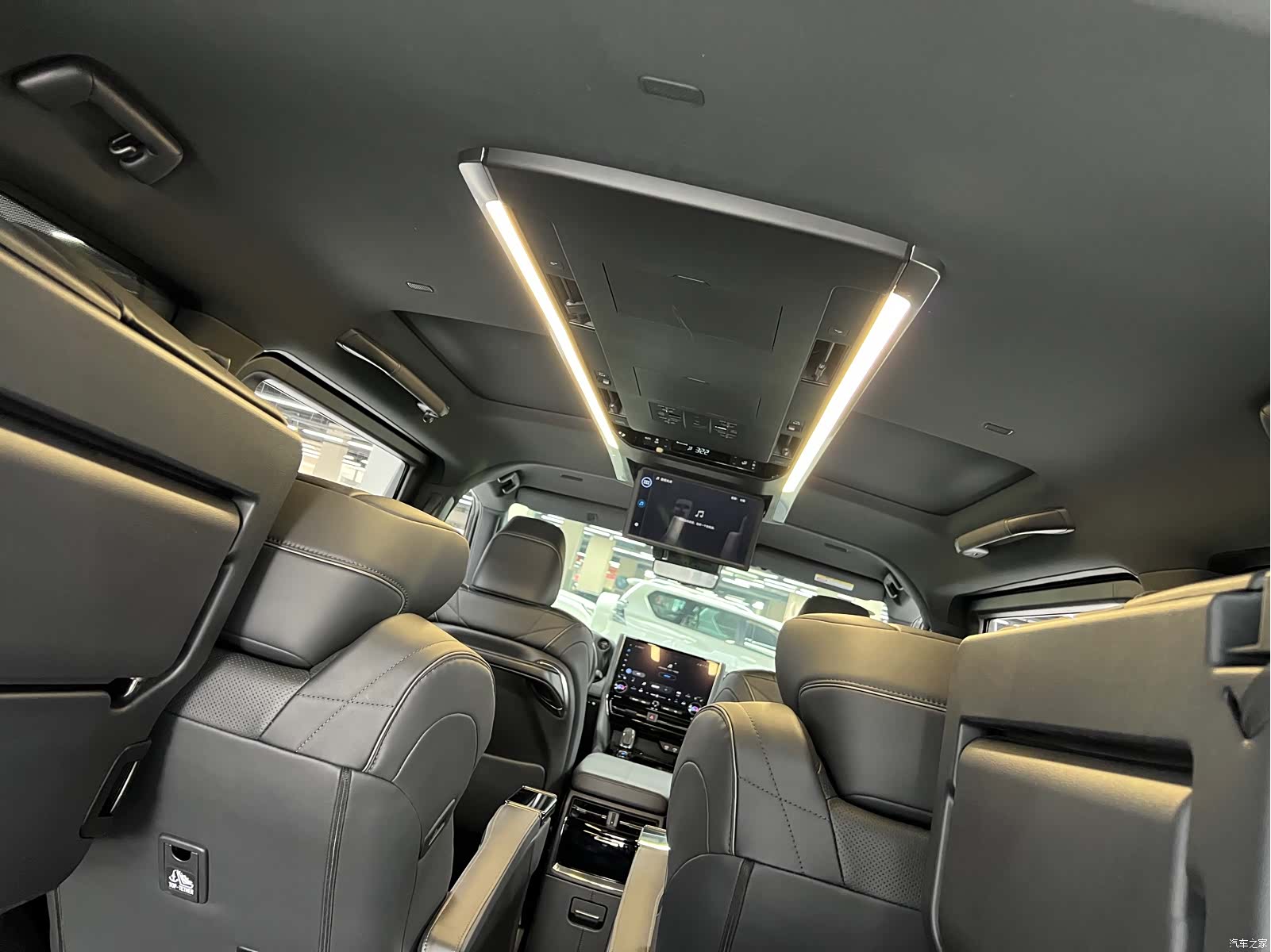 Toyota Alphard, 2026 9