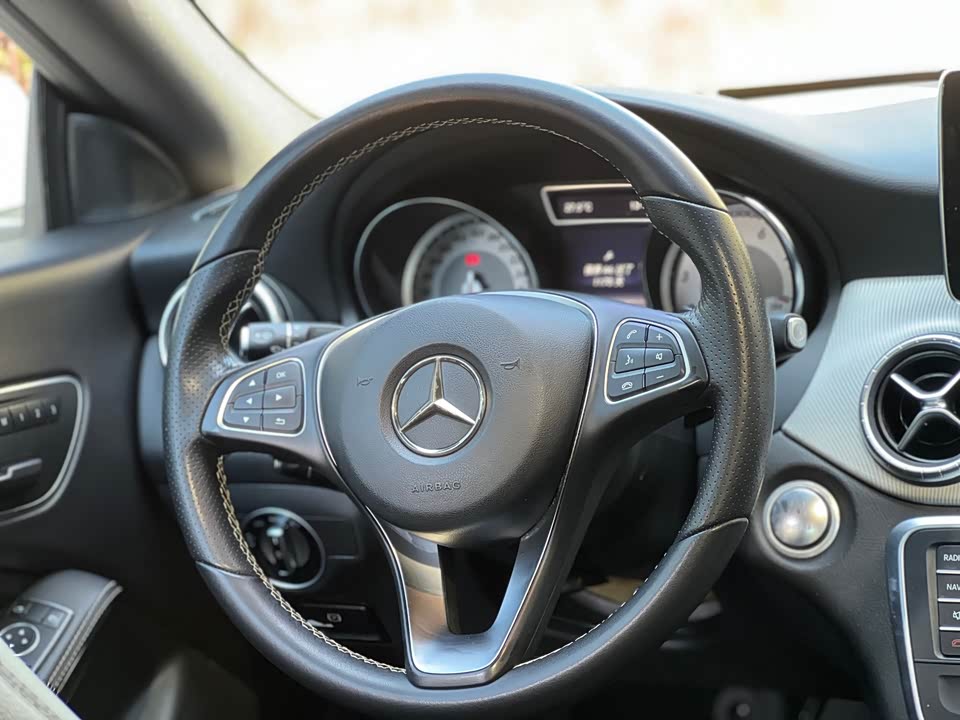 Mercedes-Benz CLA