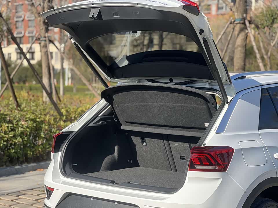 Volkswagen T-ROC exploring Songs