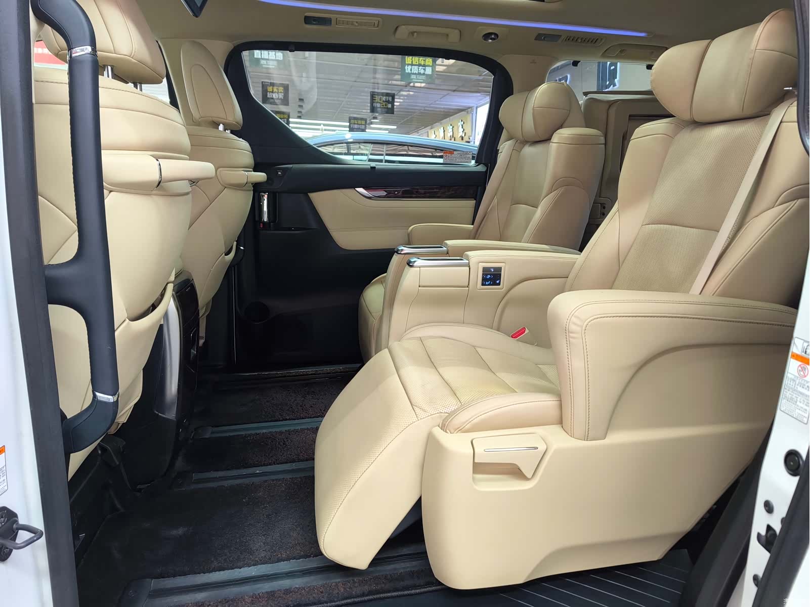 Toyota Alphard, 2020 14