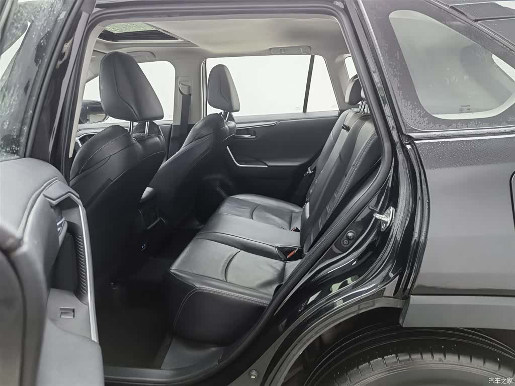Toyota Wildlander, 2022 15