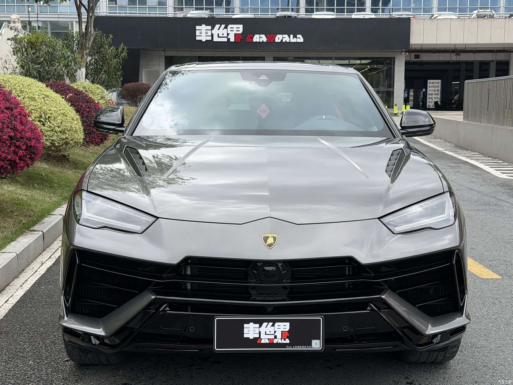 Lamborghini Urus, 2023 4