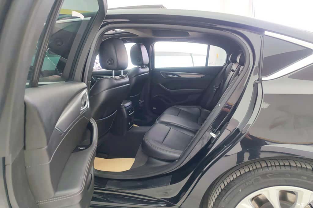 Cadillac CT5, 2023 11