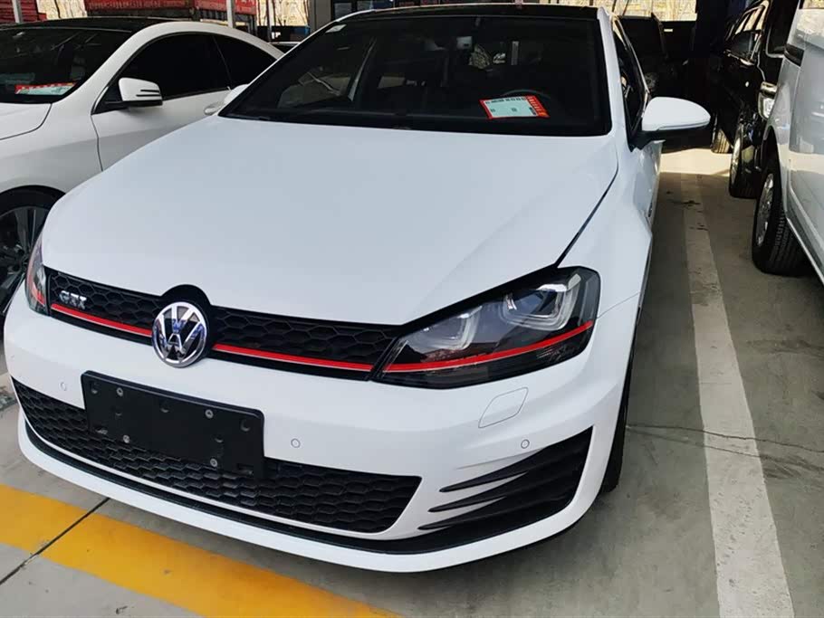 Volkswagen Golf GTI