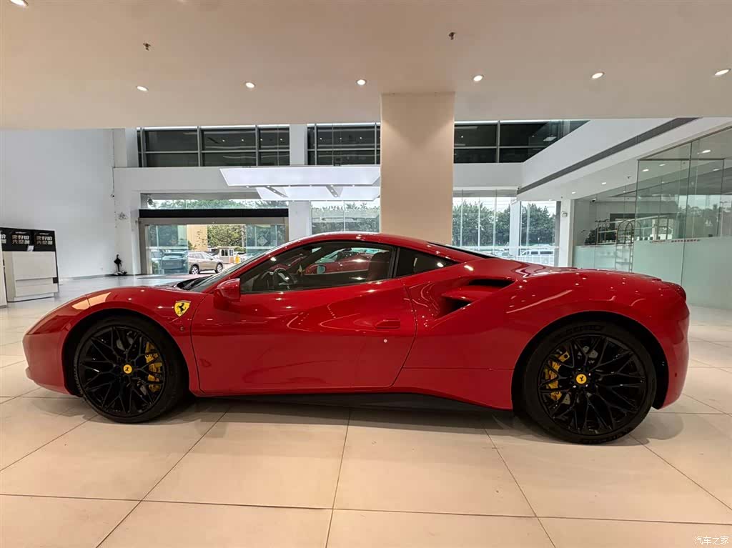 Ferrari 488, 2018 7