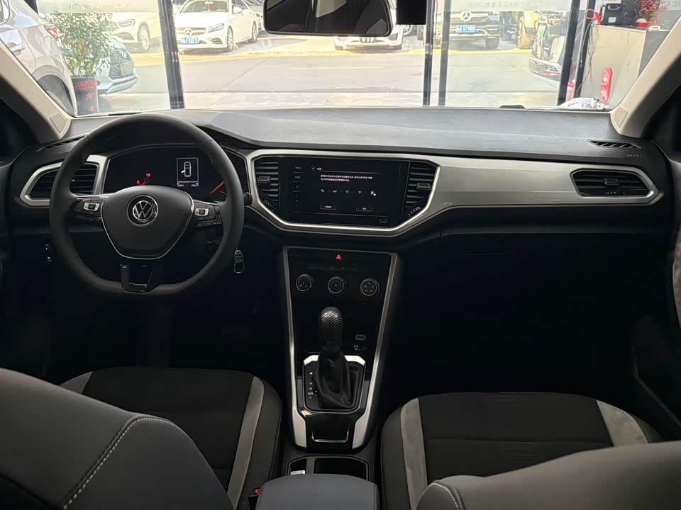 Volkswagen T-ROC exploring Songs