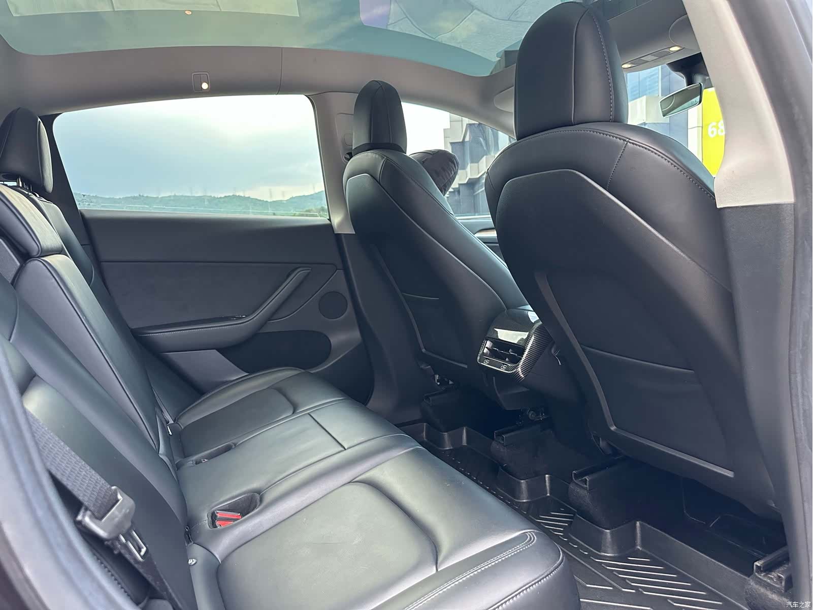 Tesla Model Y, 2022 11