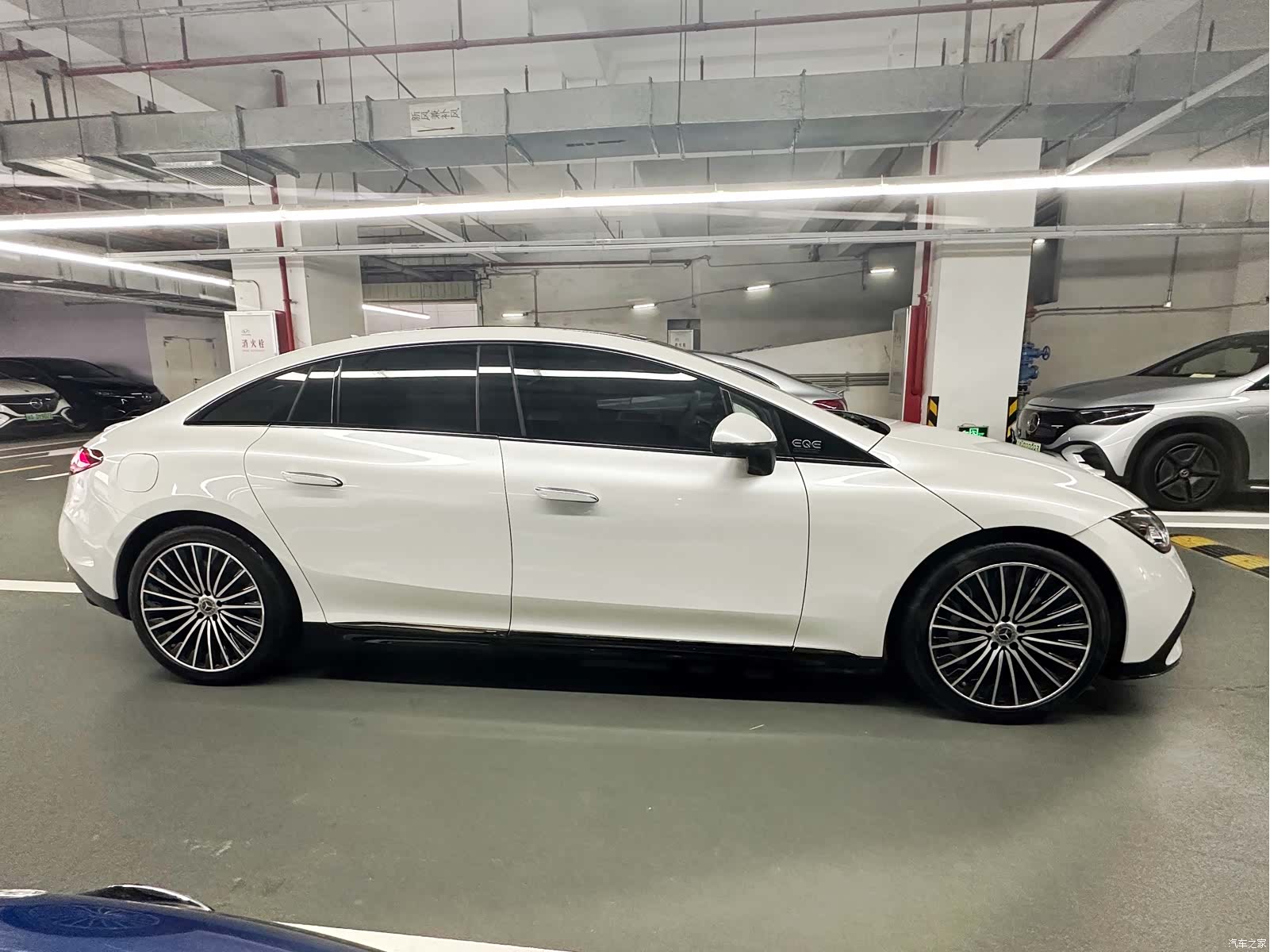 Mercedes-Benz EQE, 2023 4