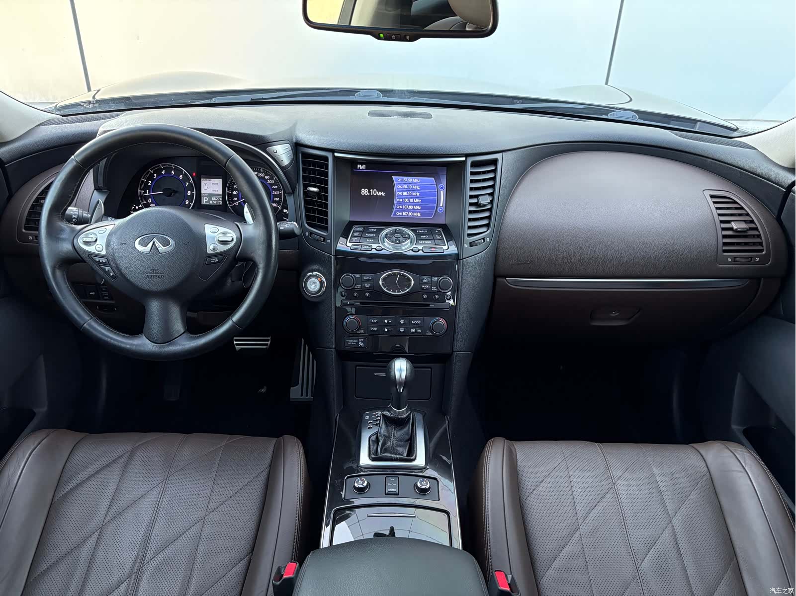 Infiniti QX70, 2015 10