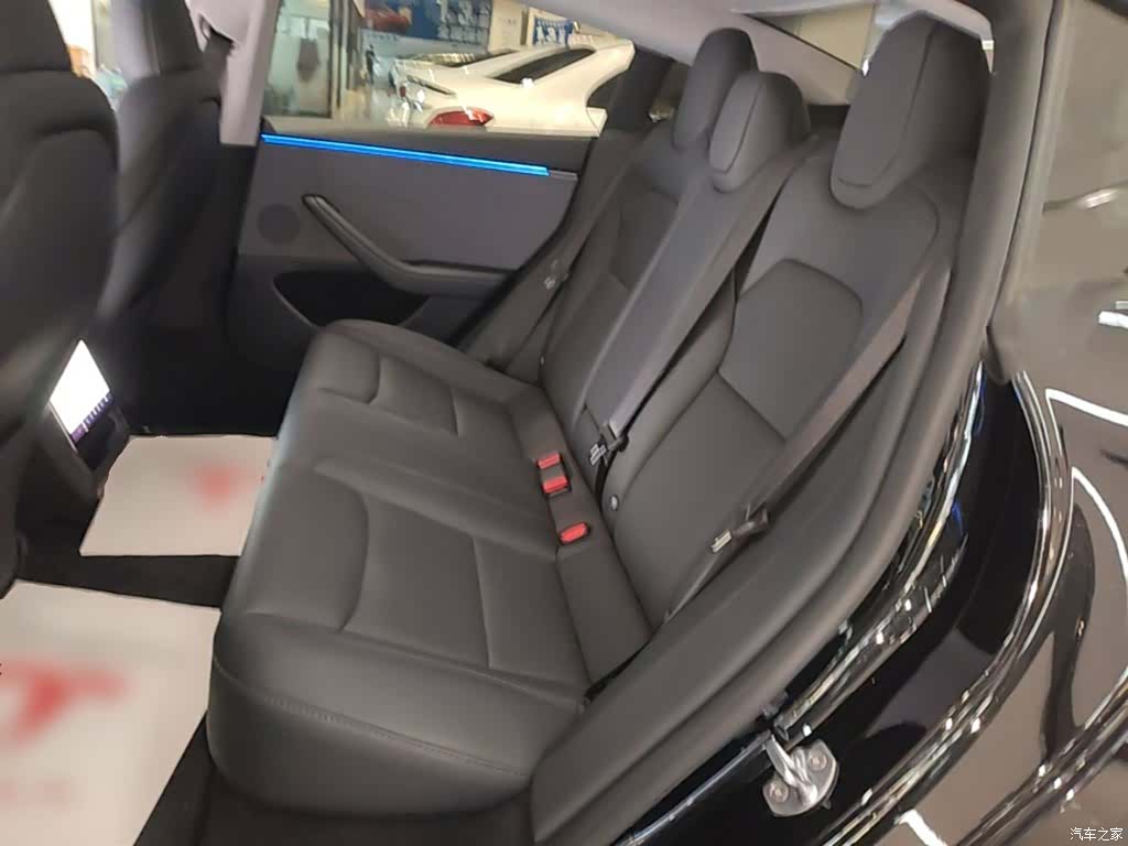 Tesla Model 3, 2025 17