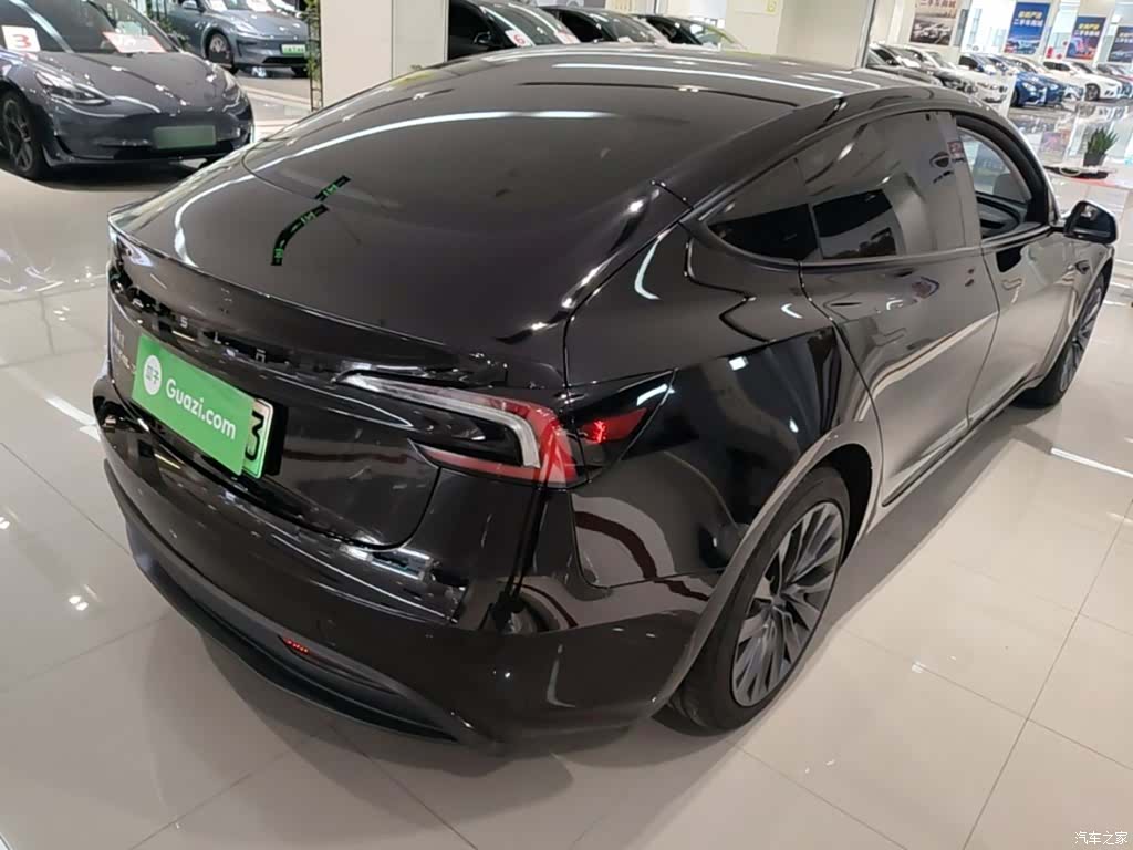 Tesla Model 3, 2025 7