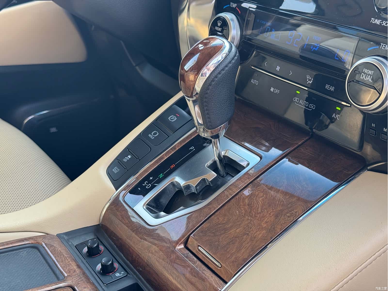 Toyota Alphard, 2017 13