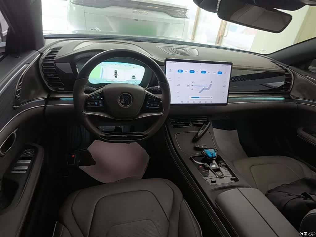 BYD Han, 2022 10