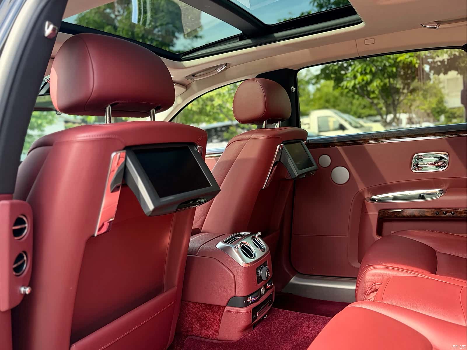 Rolls-Royce Ghost, 2016 13