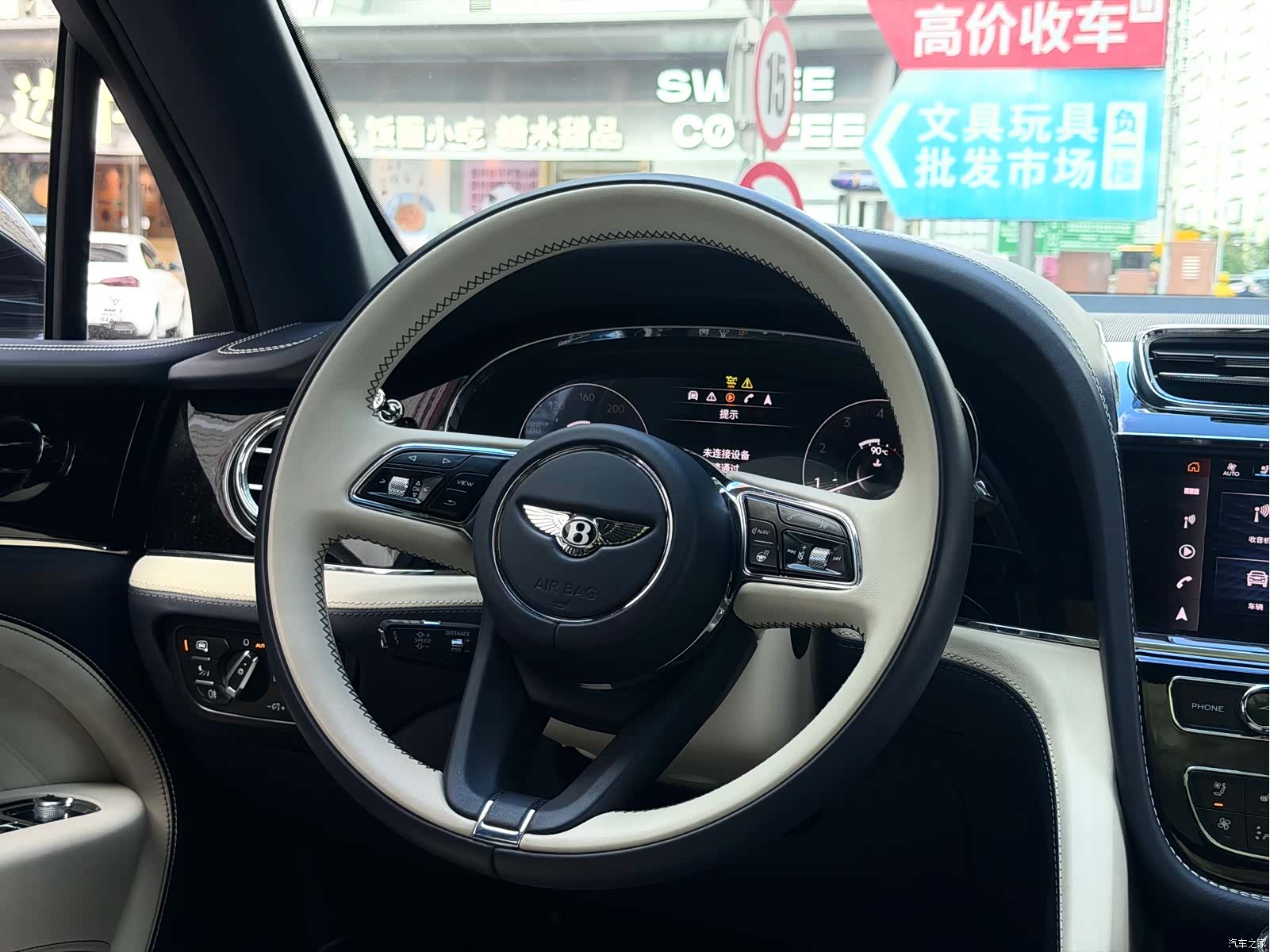 Bentley Bentayga, 2023 20