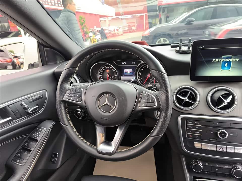 Mercedes-Benz CLA