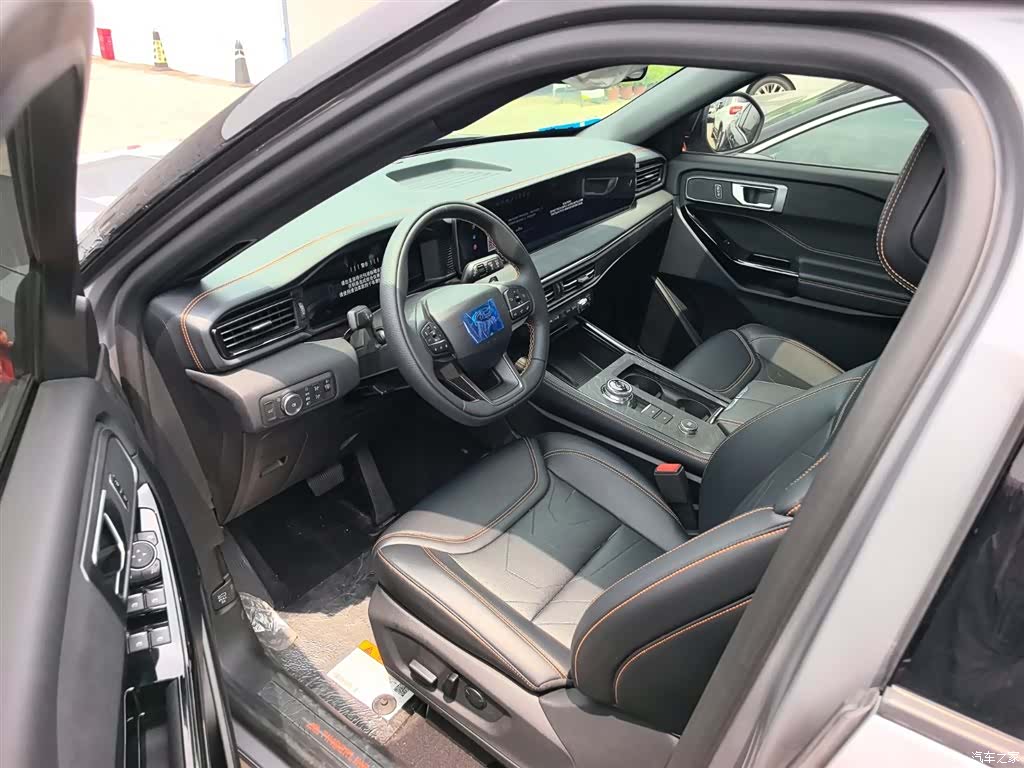 Ford Explorer, 2026 8