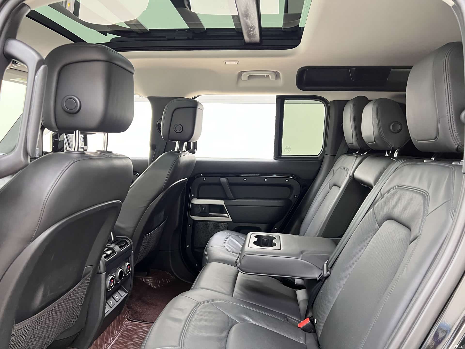 Land Rover Defender, 2022 16