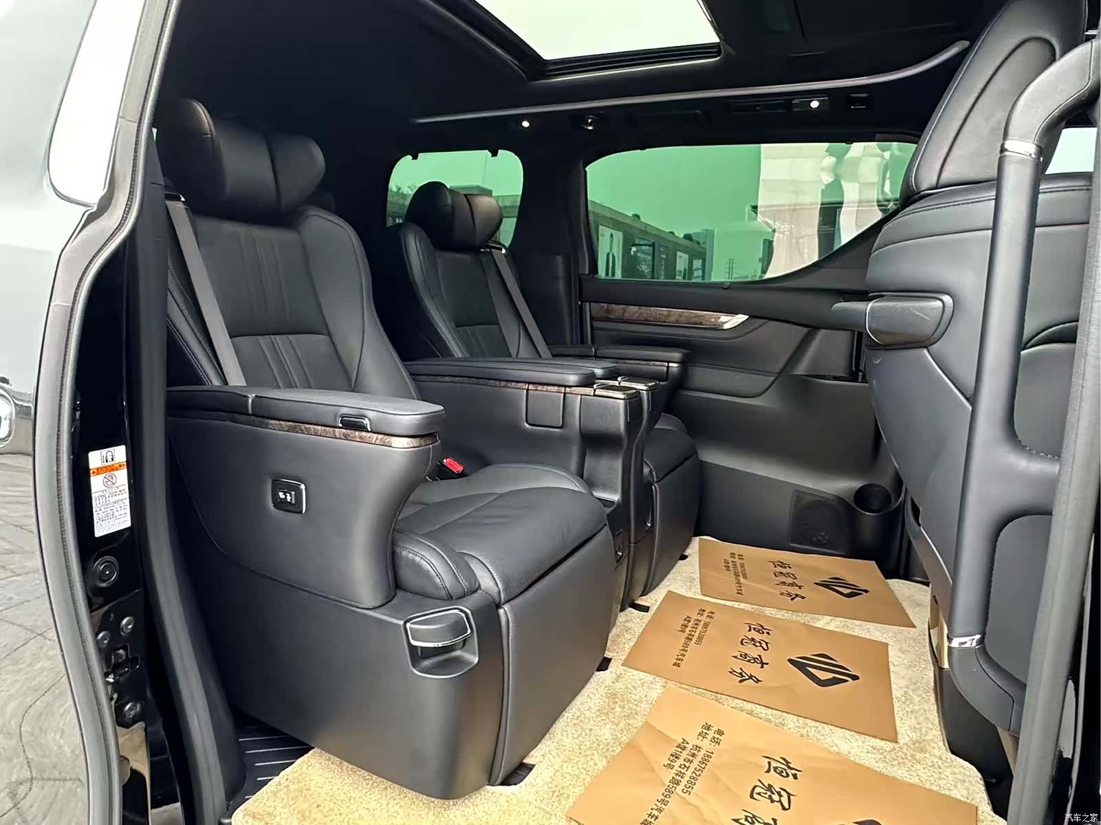 Toyota Vellfire, 2022 9