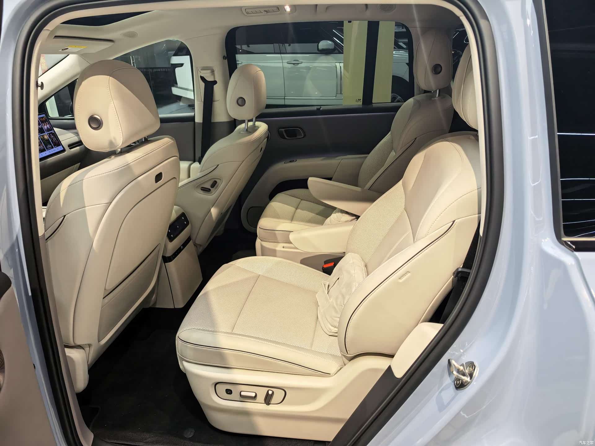 Li Auto i8, 2025 6
