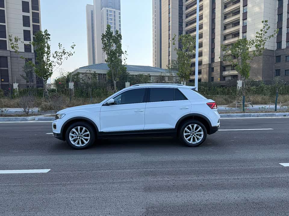 Volkswagen T-ROC exploring Songs