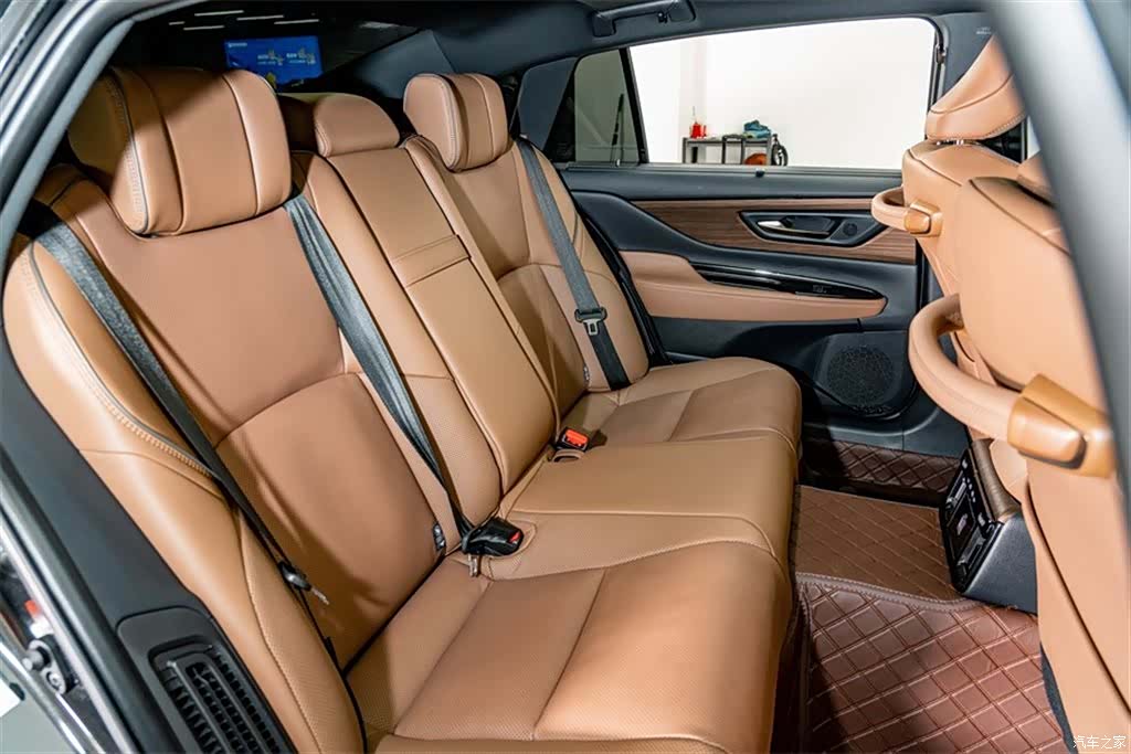 Toyota Crown, 2025 24