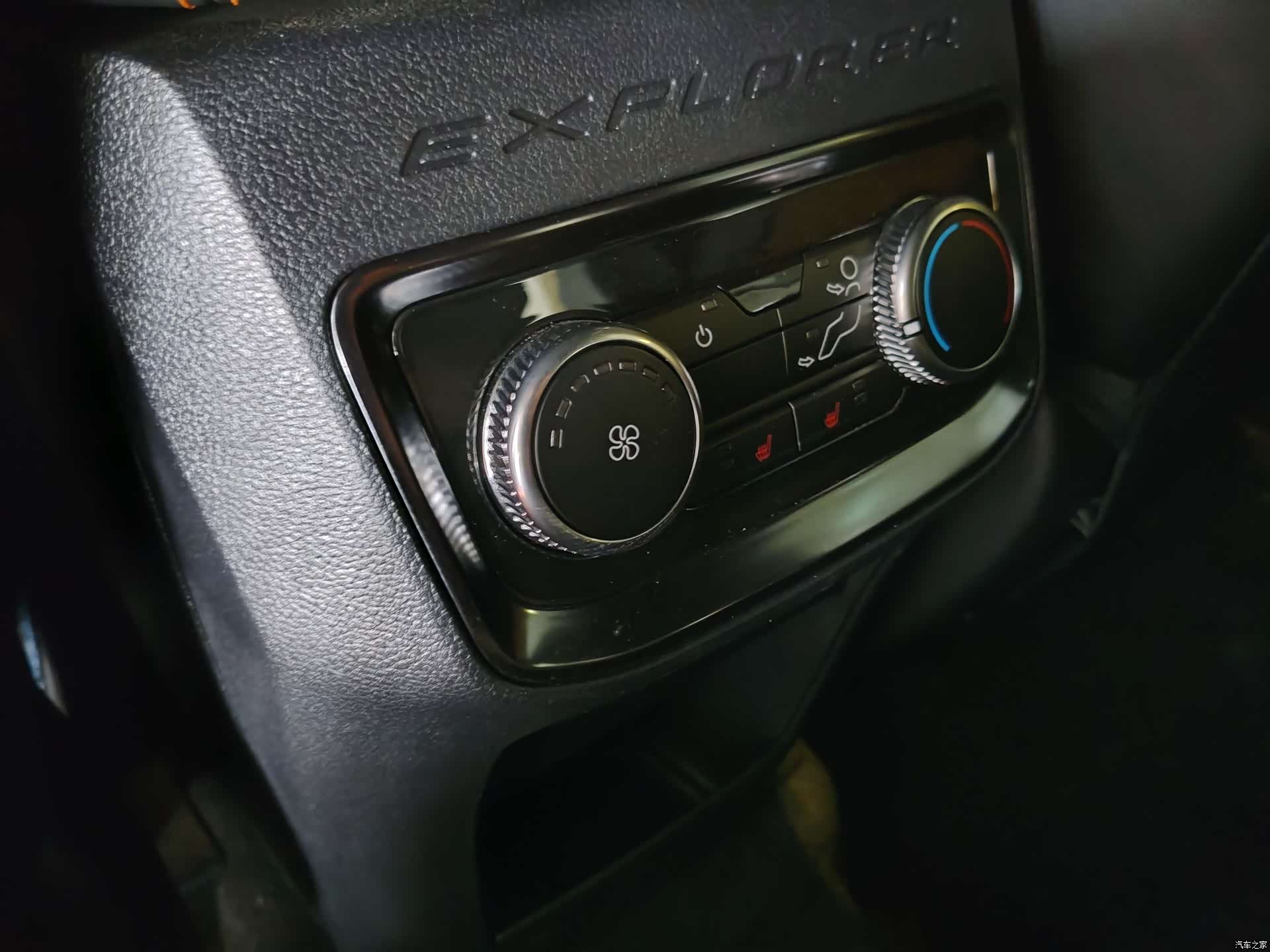 Ford Explorer, 2024 27