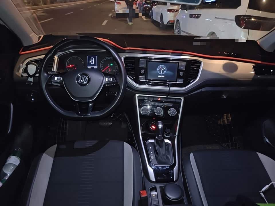 Volkswagen T-ROC exploring Songs