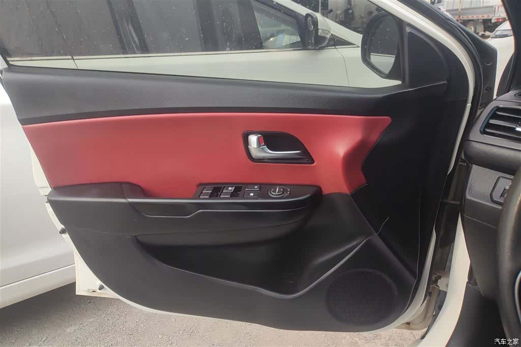 Kia K2, 2015 7